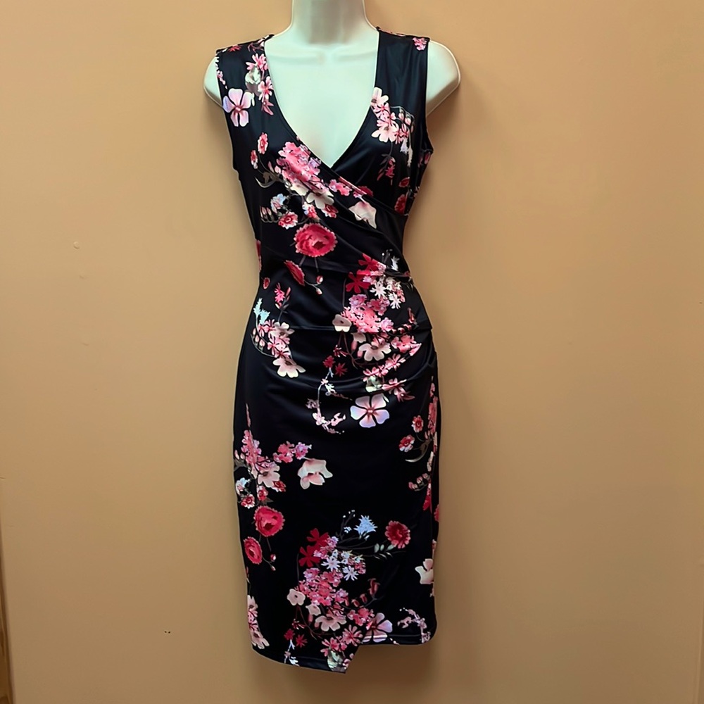 Glory Sunshine Floral Pencil Faux wrap
VNeck Bodycon Dress NWOT Size M